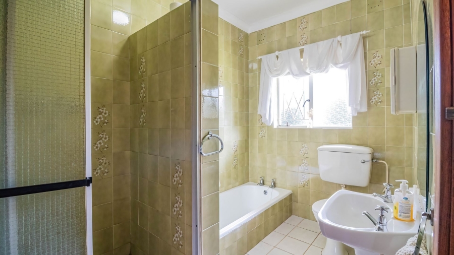 3 Bedroom Property for Sale in Bonza Bay Eastern Cape